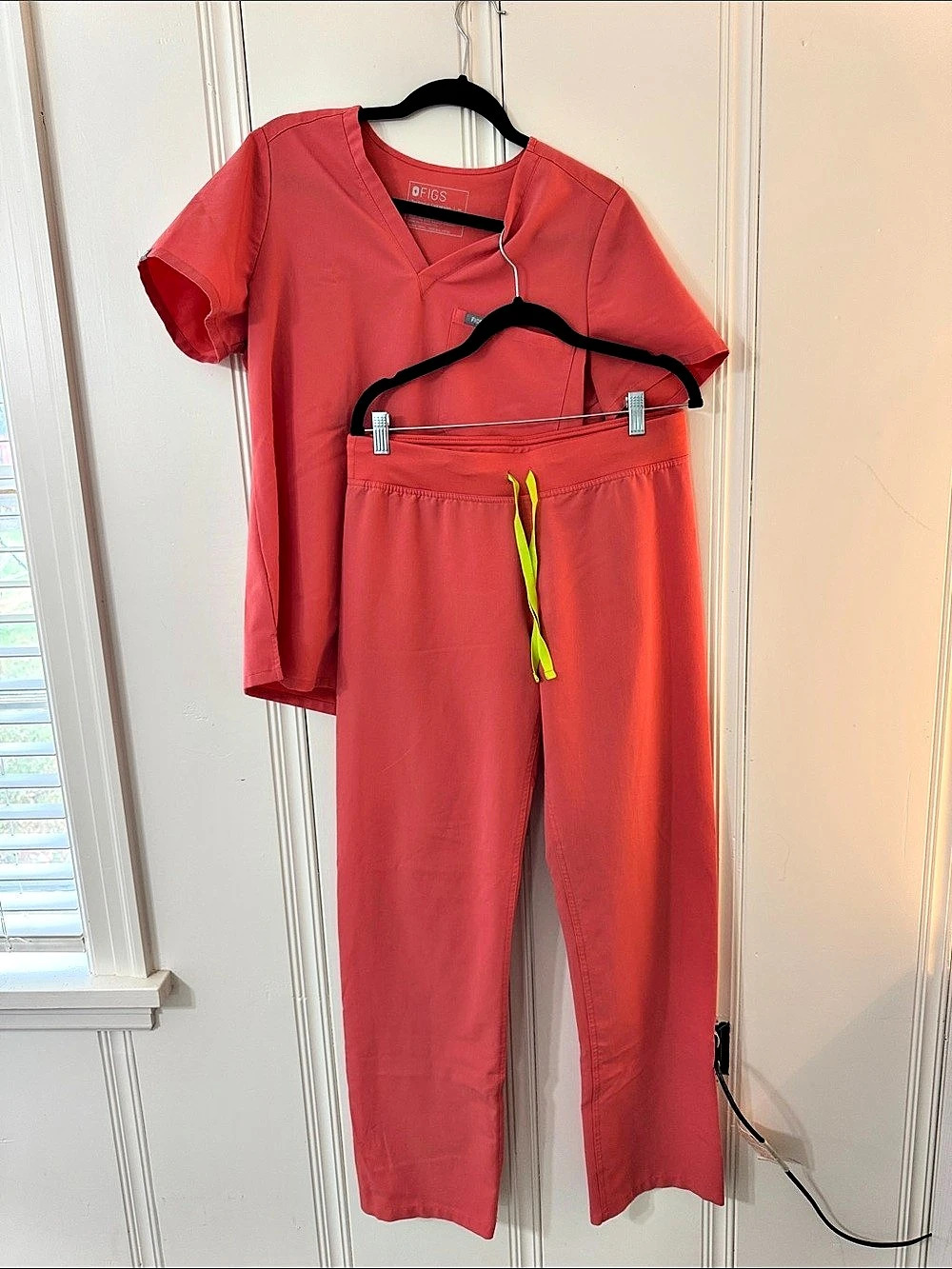 FIGS Technical Collection Scrub Set in Coral Pink Size Medium Like New